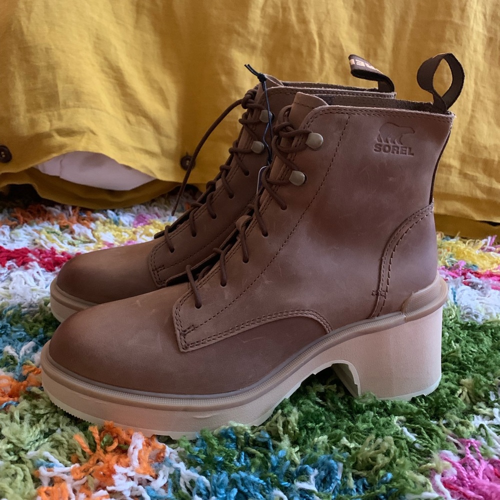 Sorel’s Women’s Hi-line Heel Lace Up Boot. Women’s 8.5.